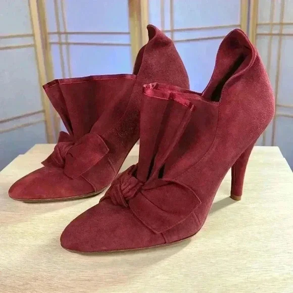 Te Casan Limited Edition red suede heels 
Size: 40 or 9.5 NEW - Picture 2 of 11